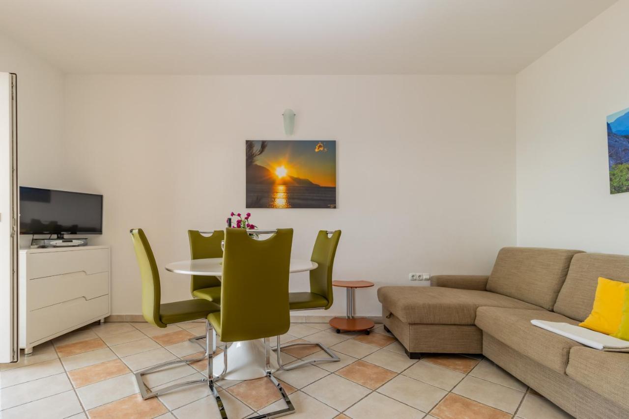 Luxury Apartments Villa Ruzmarina With New Heated Infinity Pool And Lounge Area Marusici  Exterior foto